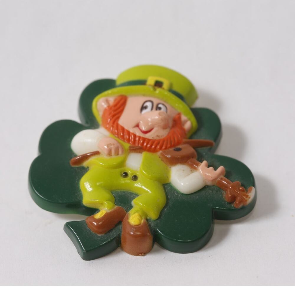 Russ Berrie St Patrick's Day Pin Leprechaun playing Violin 2530 ~ 260702-WH 1207